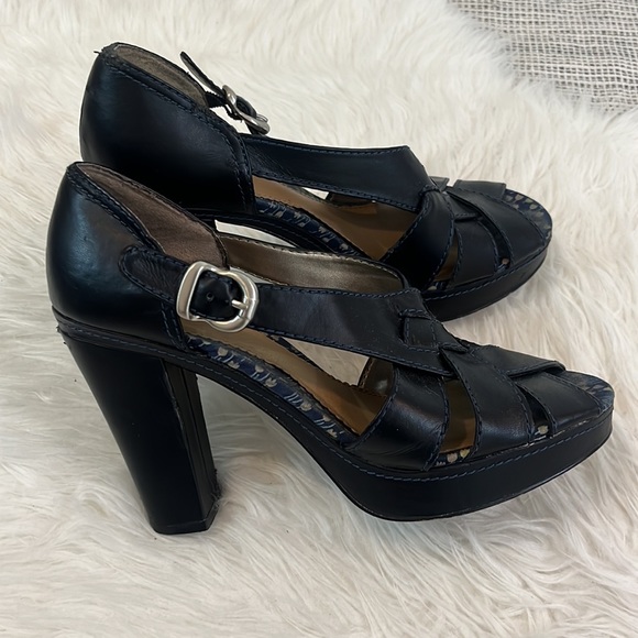 r2 Hudson women’s 9 navy platform 4in heals - Picture 3 of 11